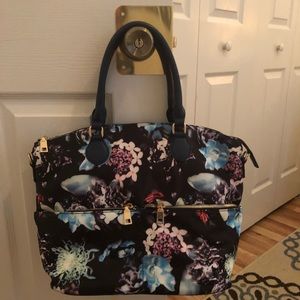 Floral navy purse with gold Accents.